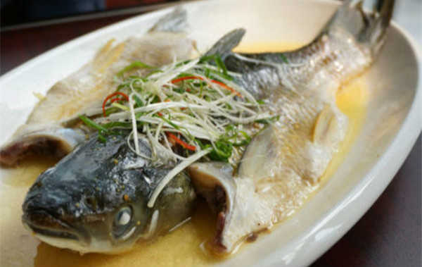 广东十大名鱼排行榜：草鱼肠上榜，第二是生鱼片 